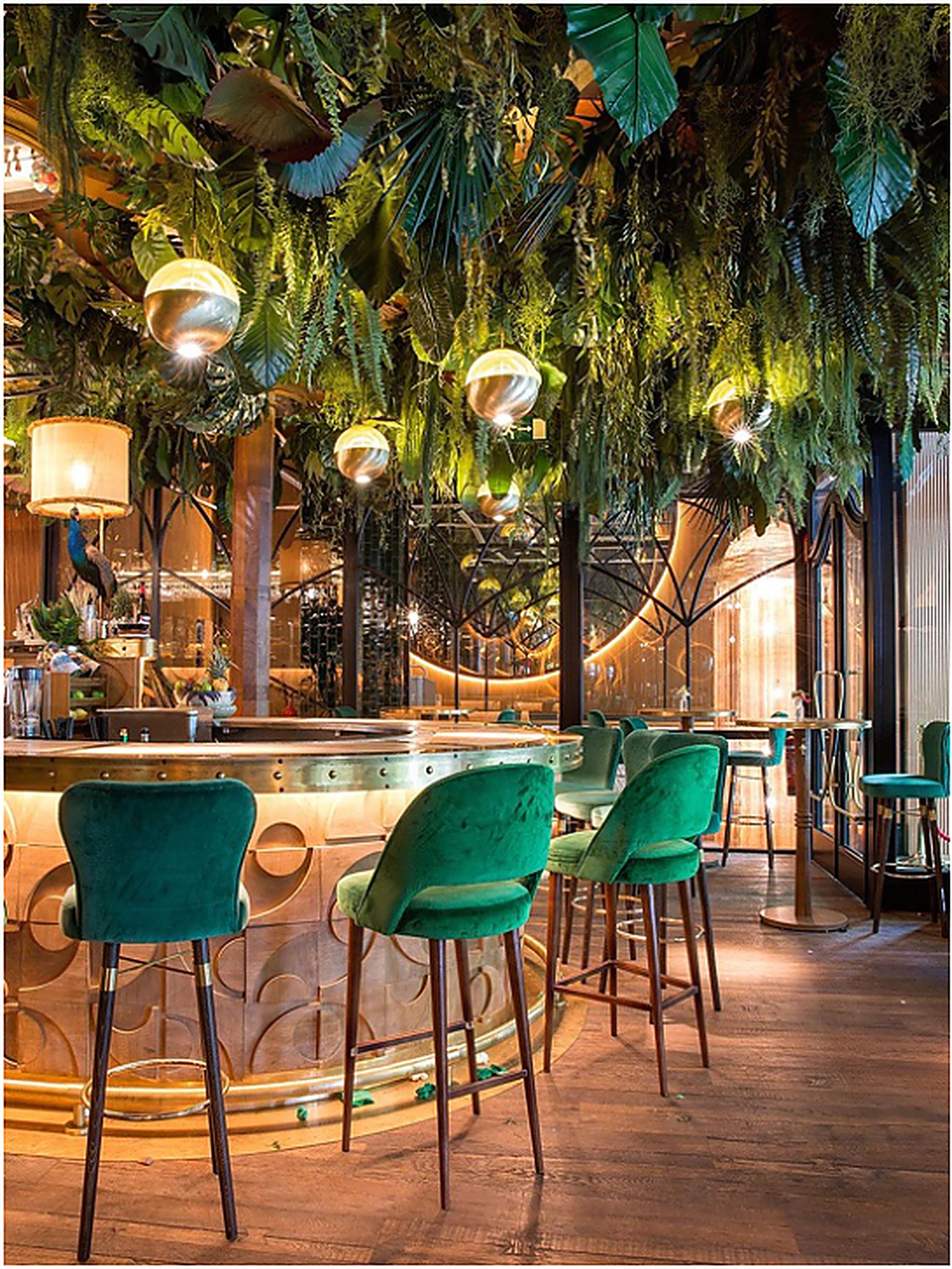 Busy restaurant atmosphere with premium ambiance